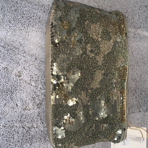 🆕- Glamorous Gold Sequin Cosmetic Bag - Picture 6 of 8
